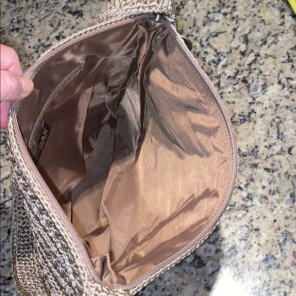 22:07 - The Sak Crochet Handbag - Picture 8 of 15